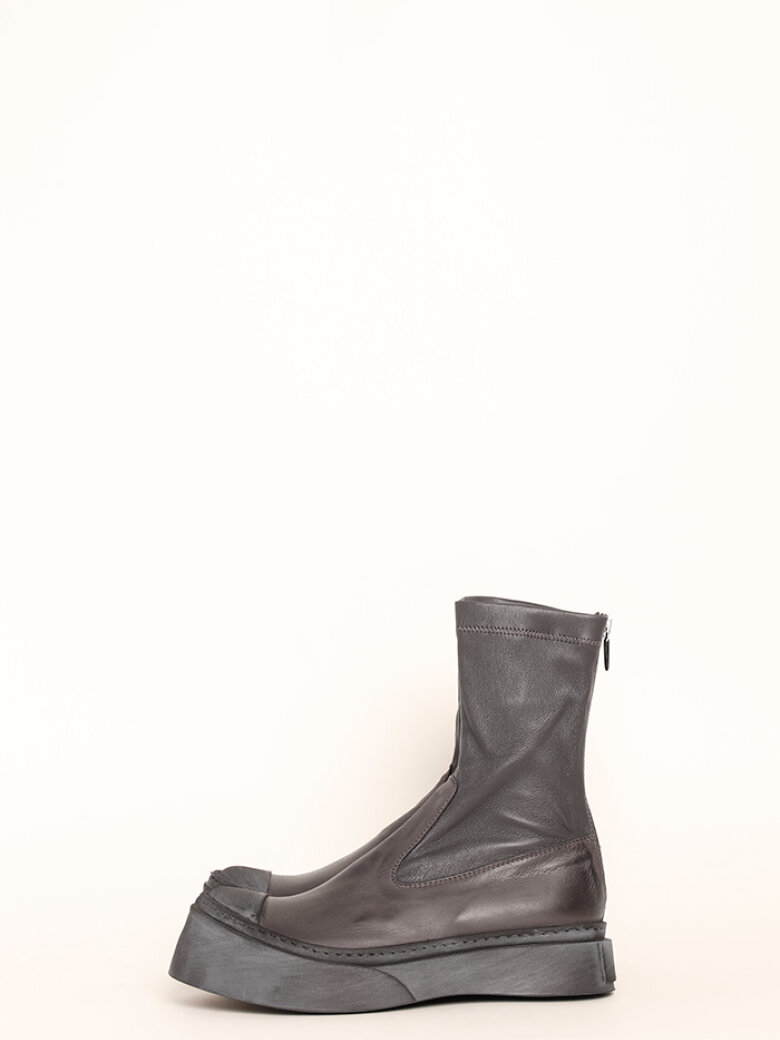 Lofina - Bootie with chunky sole and stretch skin