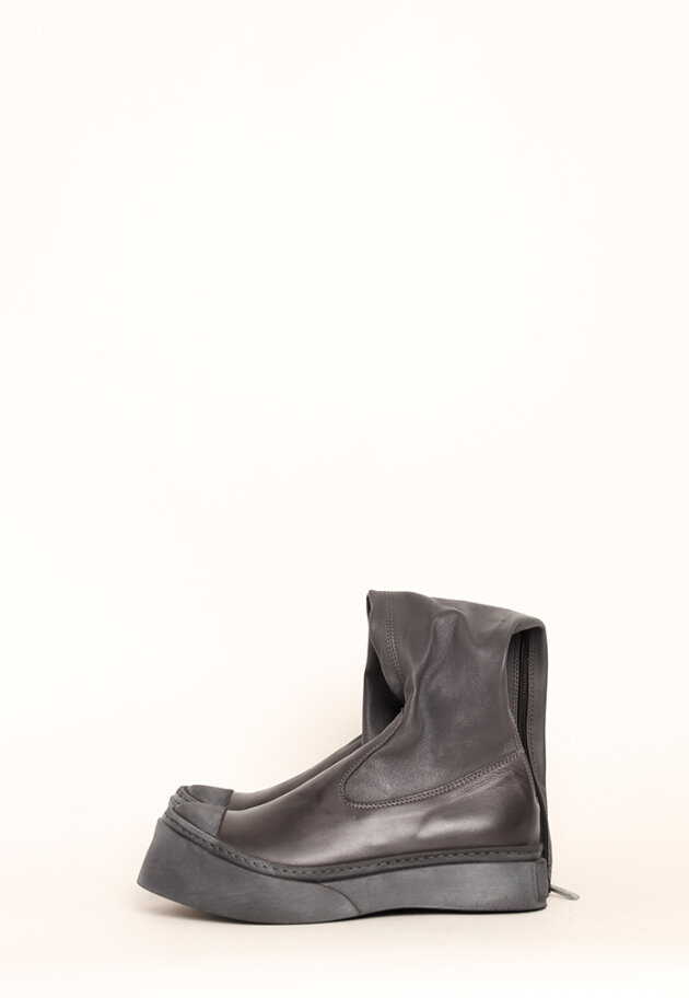 Lofina - Long boot with chunky sole and stretch skin