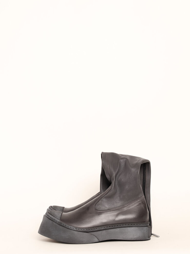 Lofina - Long boot with chunky sole and stretch skin