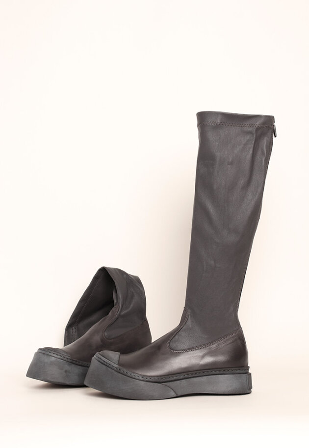 Lofina - Long boot with chunky sole and stretch skin