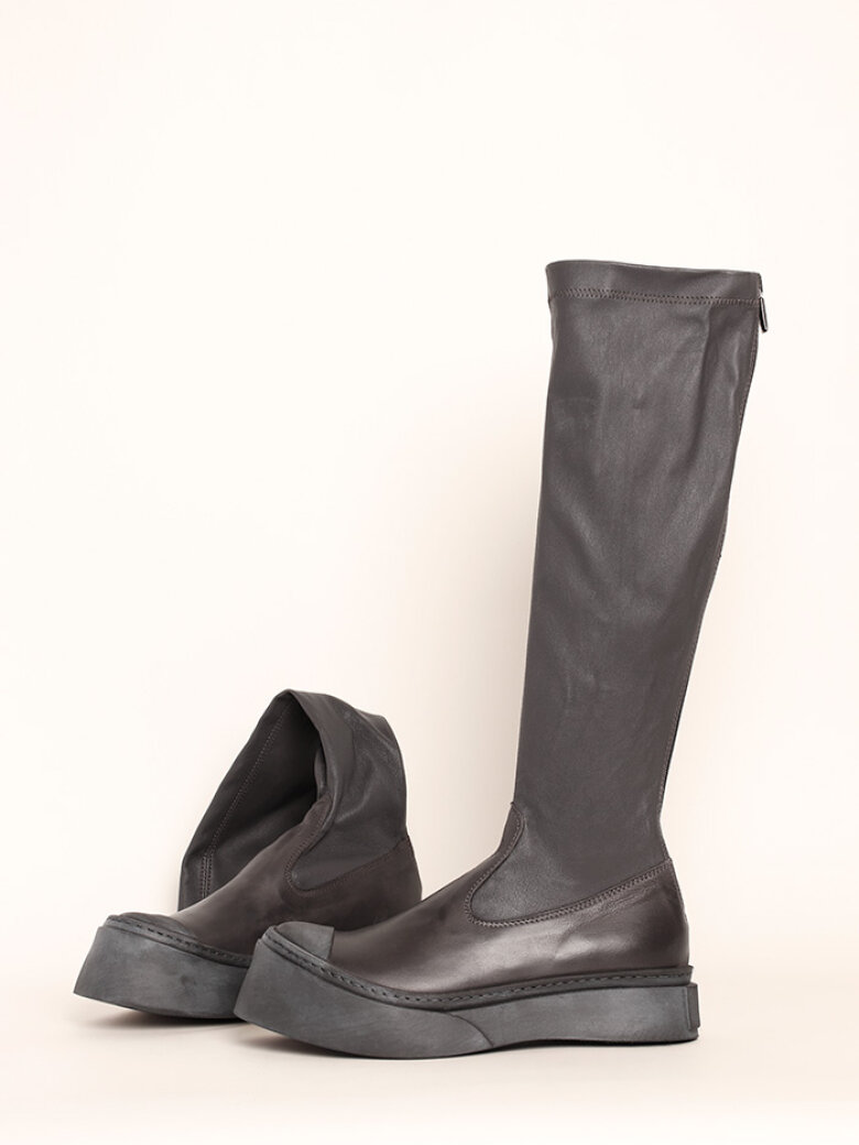 Lofina - Long boot with chunky sole and stretch skin