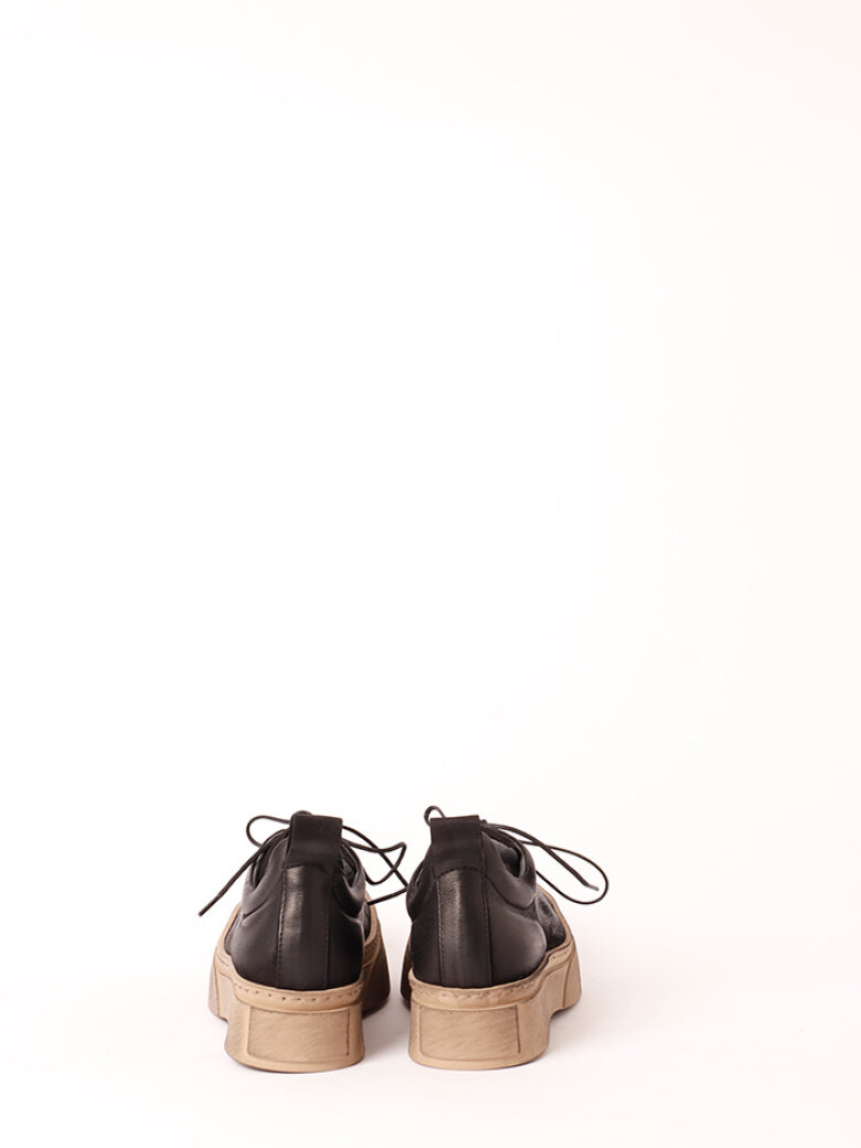 Lofina - Chunky shoe with laces and a chunky light sole