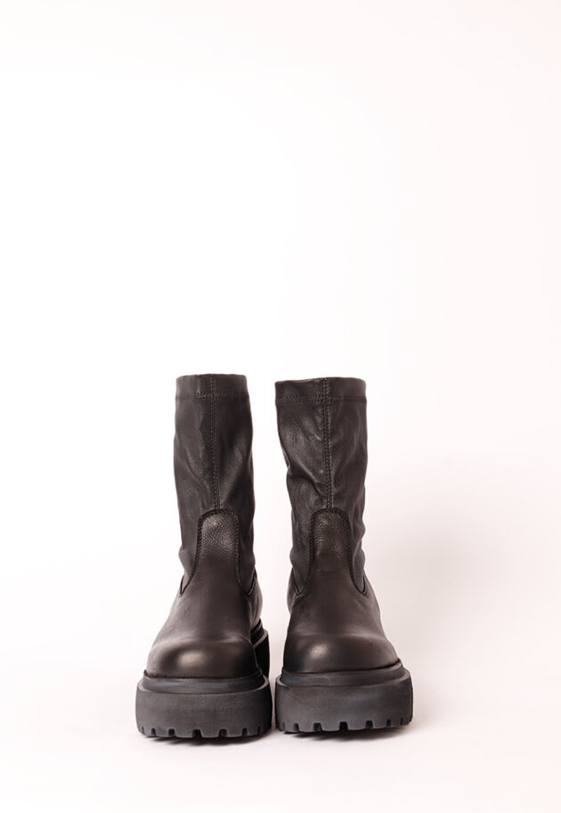 Lofina - Bootie with stretch skin and a zipper