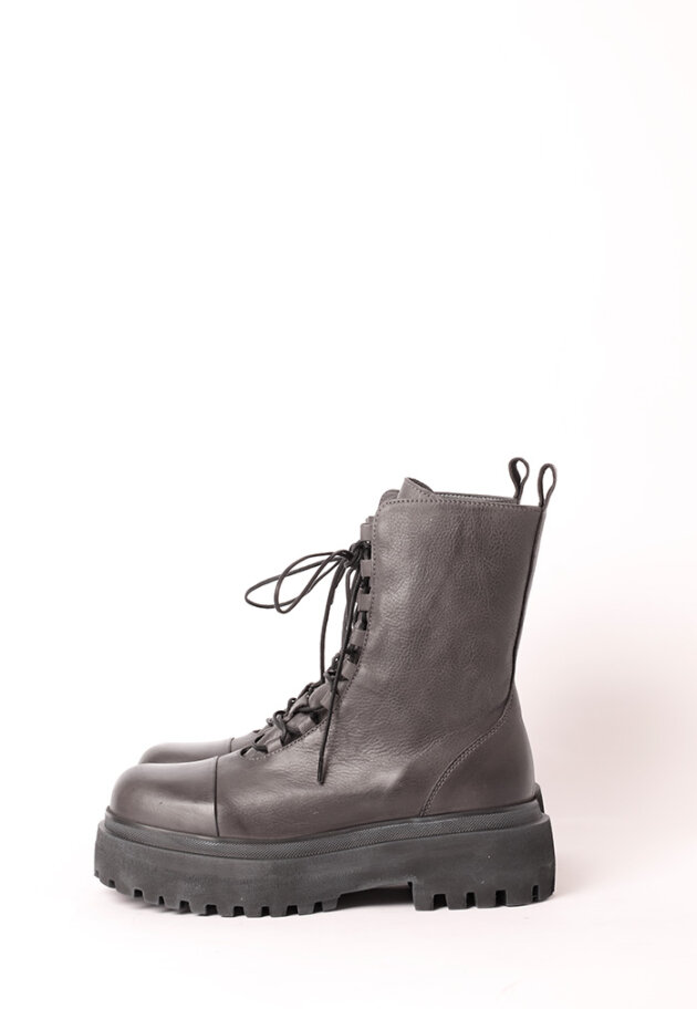 Lofina - Boot with a zipper, laces and a strap