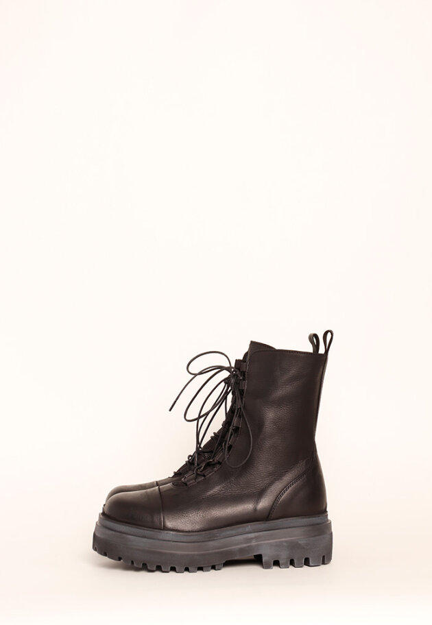 Lofina - Boot with a zipper, laces and a strap