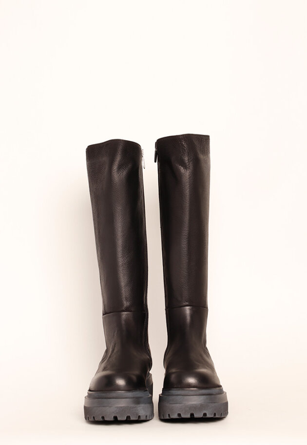 Lofina - Long boot with a zipper