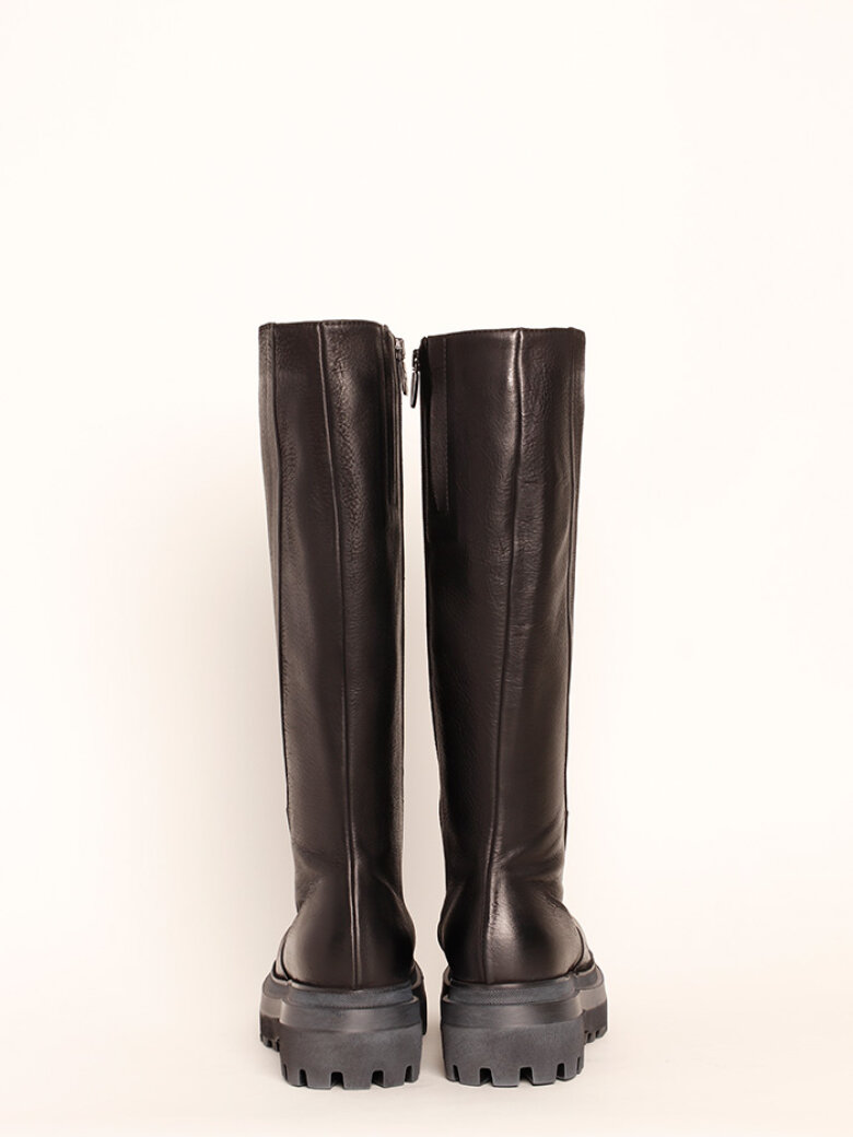 Lofina - Long boot with a zipper