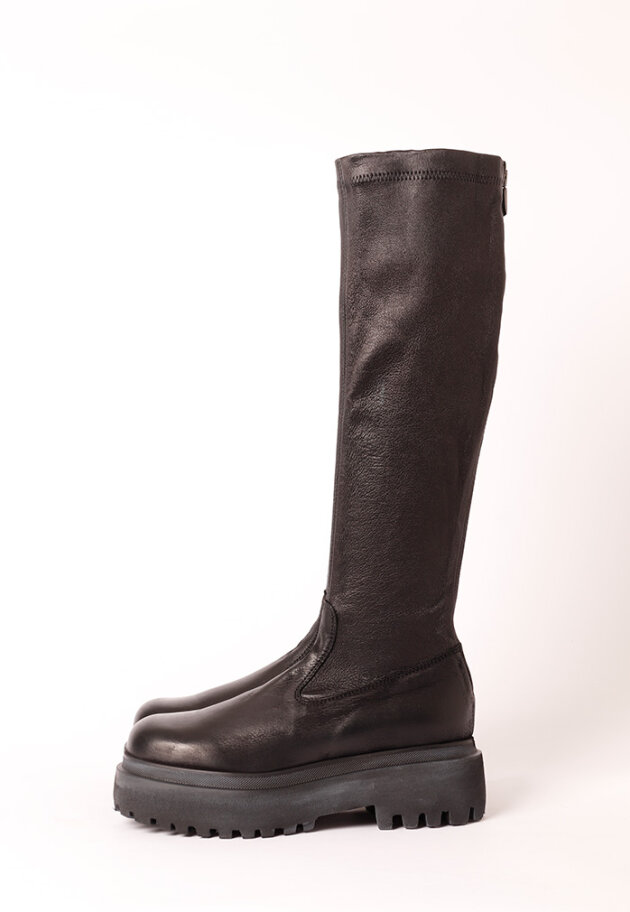 Lofina - Long boot with stretch skin and a zipper