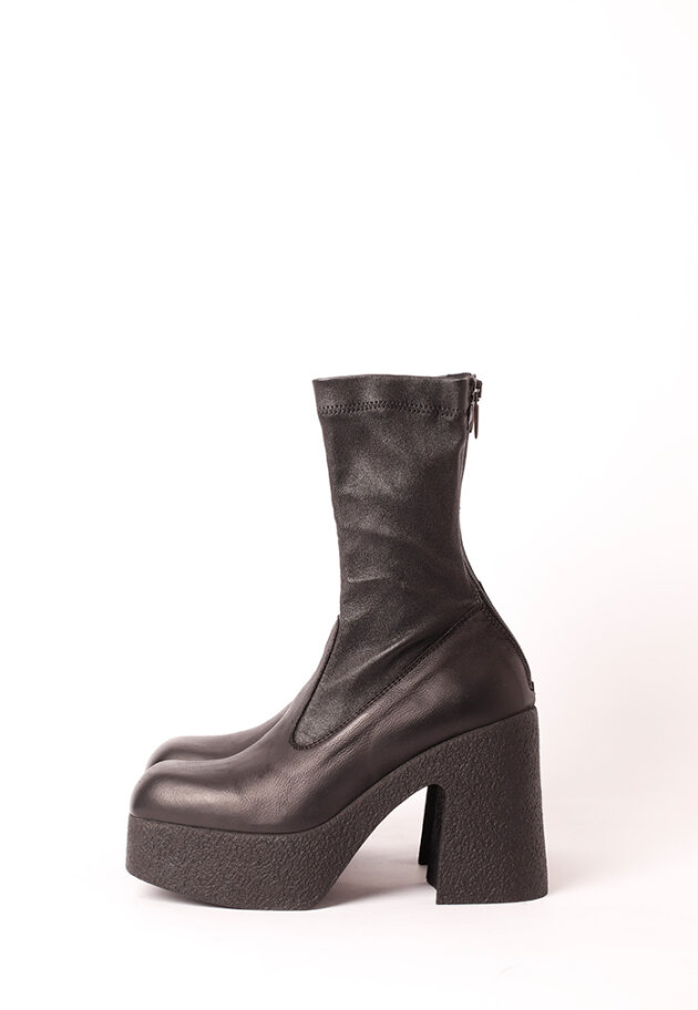 Lofina - Bootie with a high heel, zipper and stretch skin