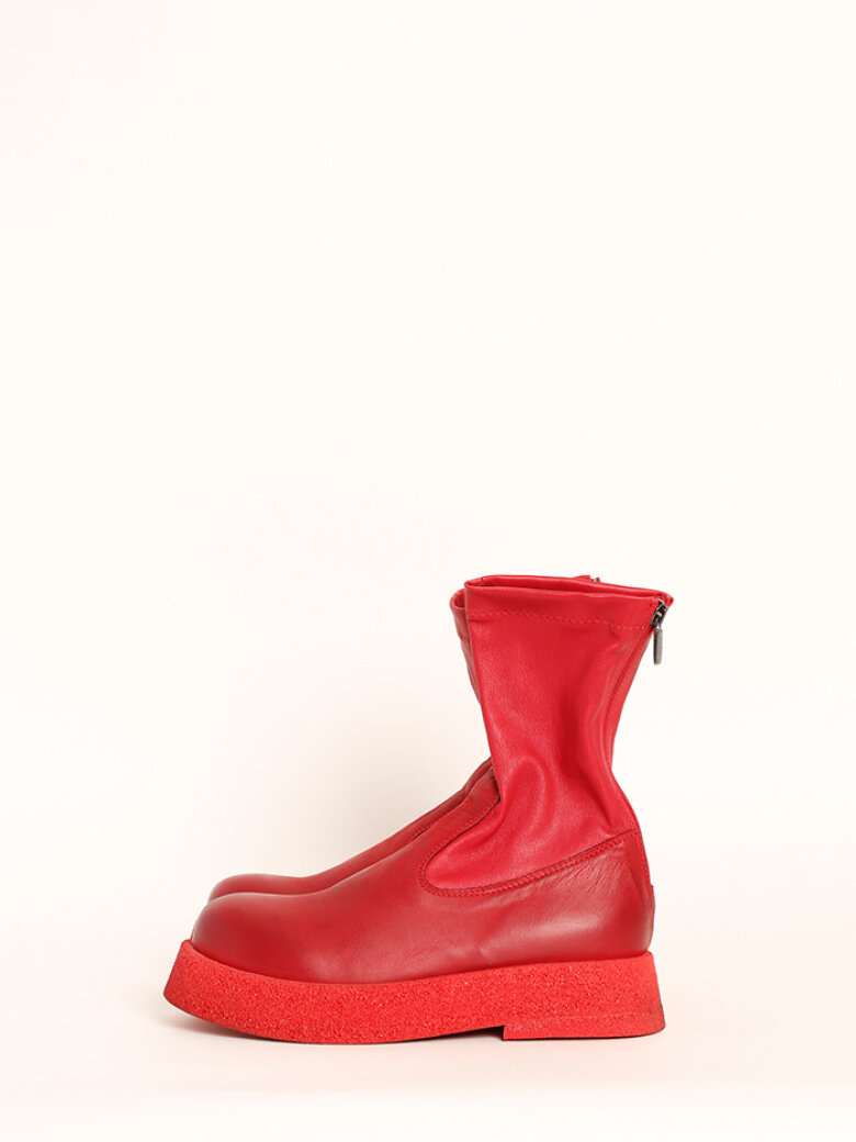 Lofina - Støvlet med let sål, lynlås og strækskind