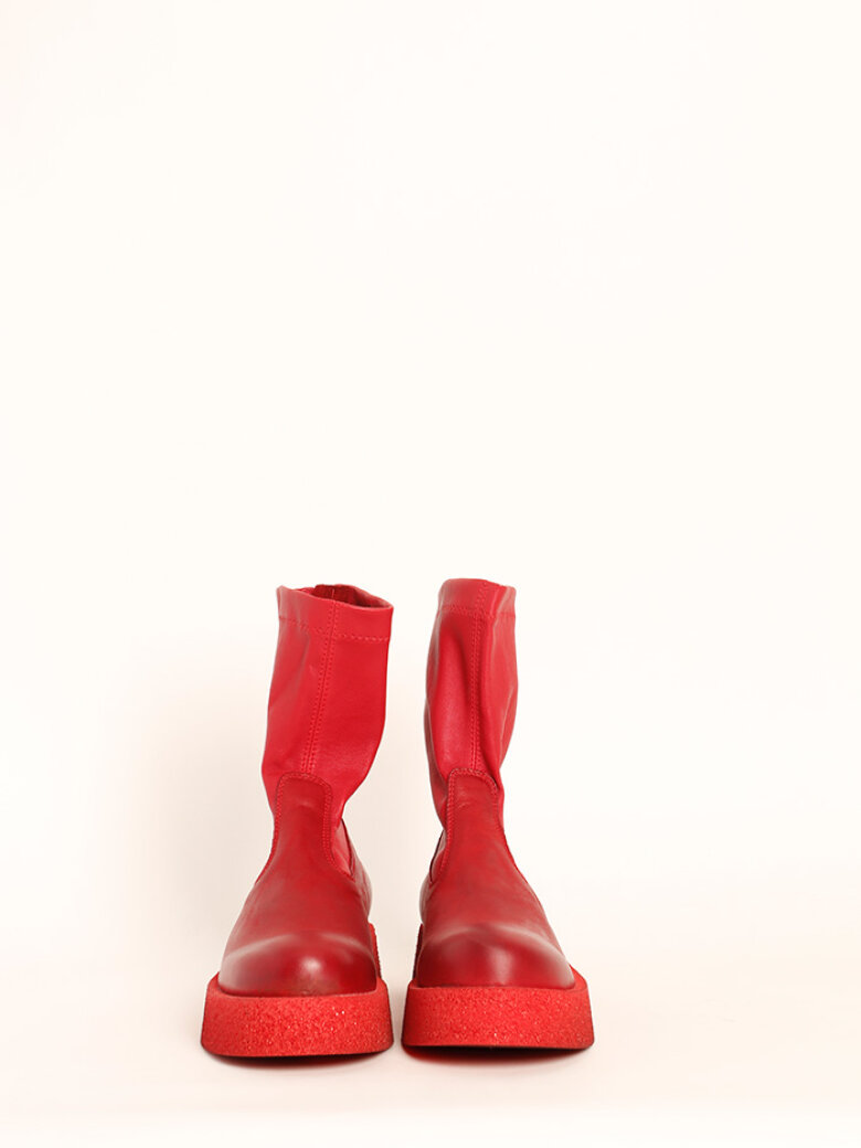 Lofina - Støvlet med let sål, lynlås og strækskind