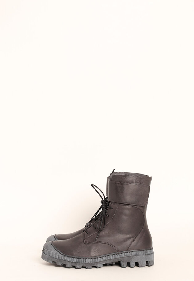 Lofina - Boot with a light sole, laces and a zipper
