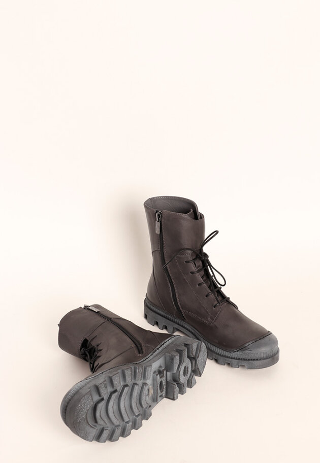 Lofina - Boot with a light sole, laces and a zipper