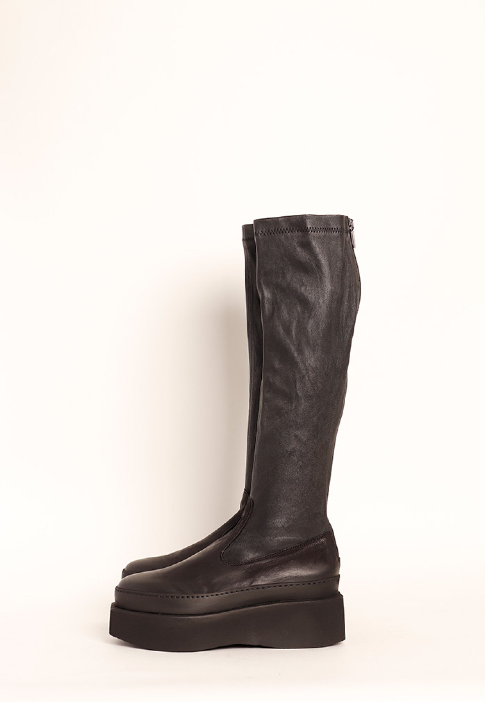 Lofina Long boot with a chunky sole, zipper and stretch skin