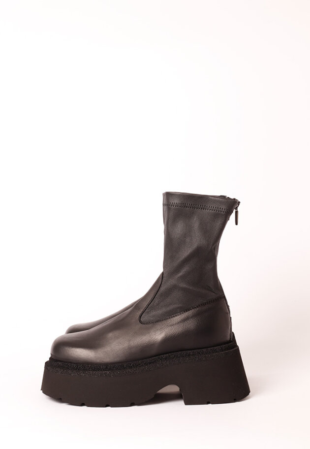 Lofina - Boot with stretch skin and a zipper