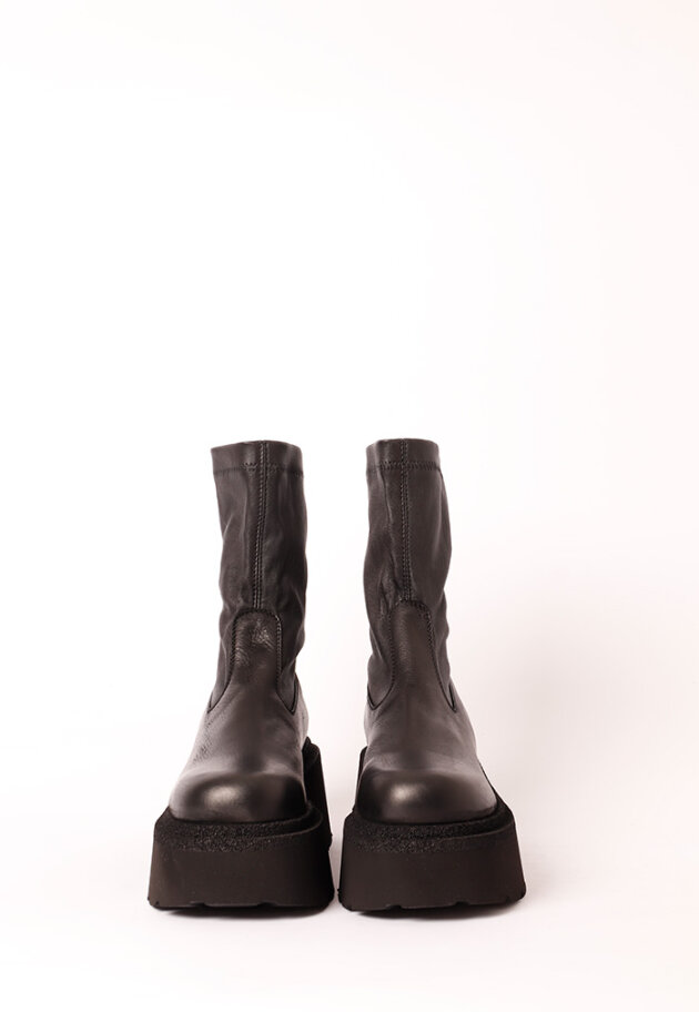 Lofina - Boot with stretch skin and a zipper