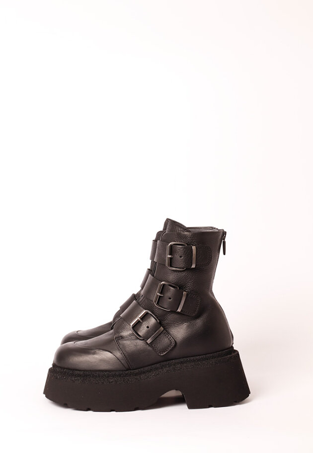 Lofina - Boot with zipper and buckles