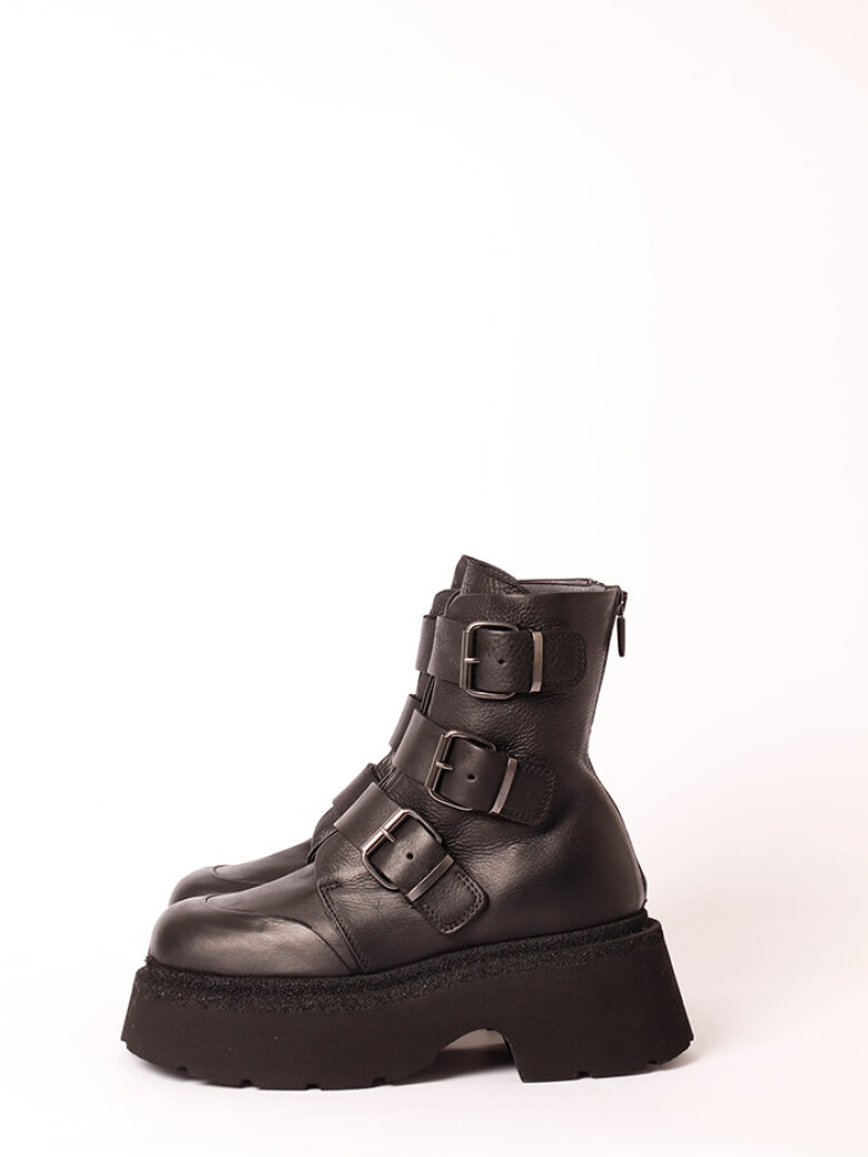 Lofina - Boot with zipper and buckles