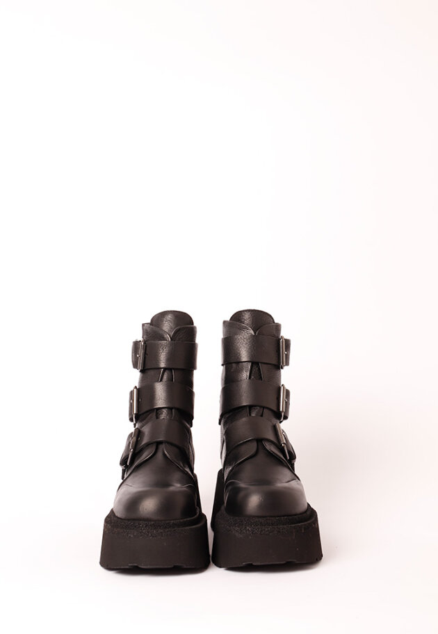 Lofina - Boot with zipper and buckles