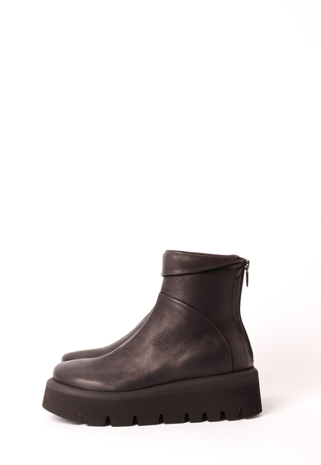 Lofina - Bootie with a zipper