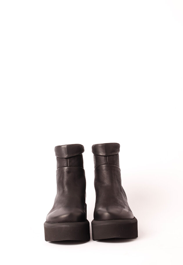 Lofina - Bootie with a zipper