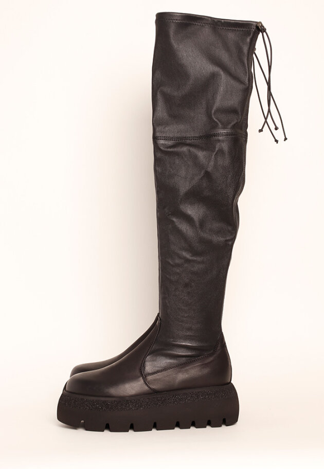 Lofina - Long boot with a chunky sole, zipper and stretch skin