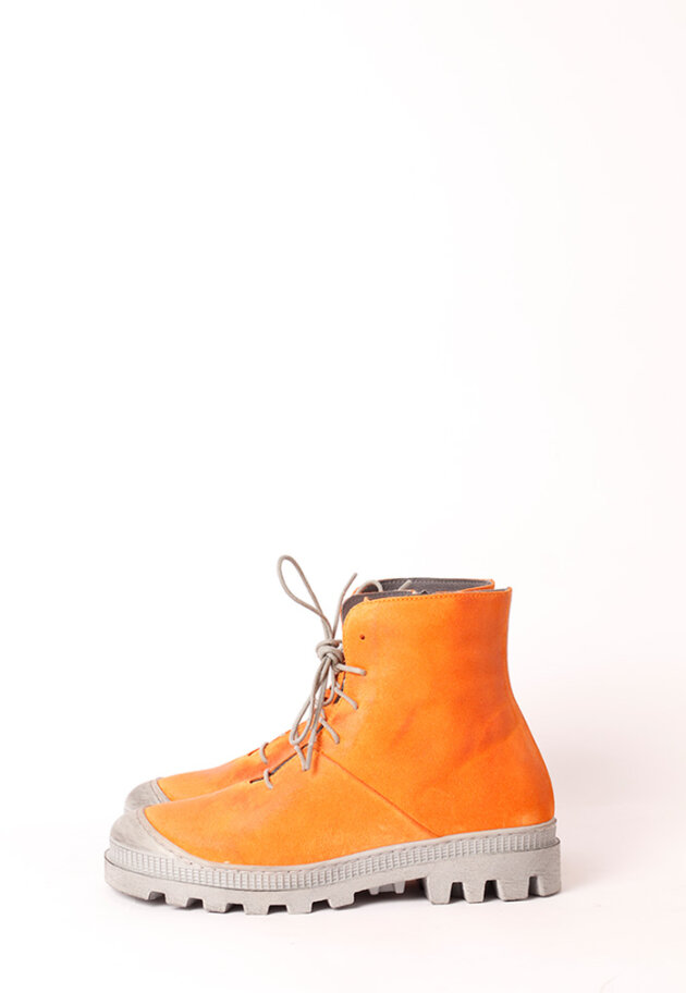 Kort støvle med gummisål og snøre Kort støvle med gummisål og snøre