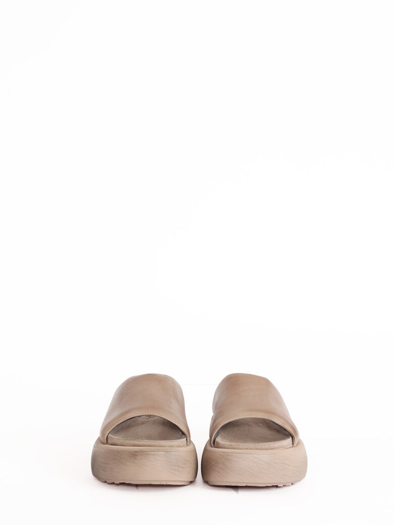Lofina - Chunky sandal with a footbed sole