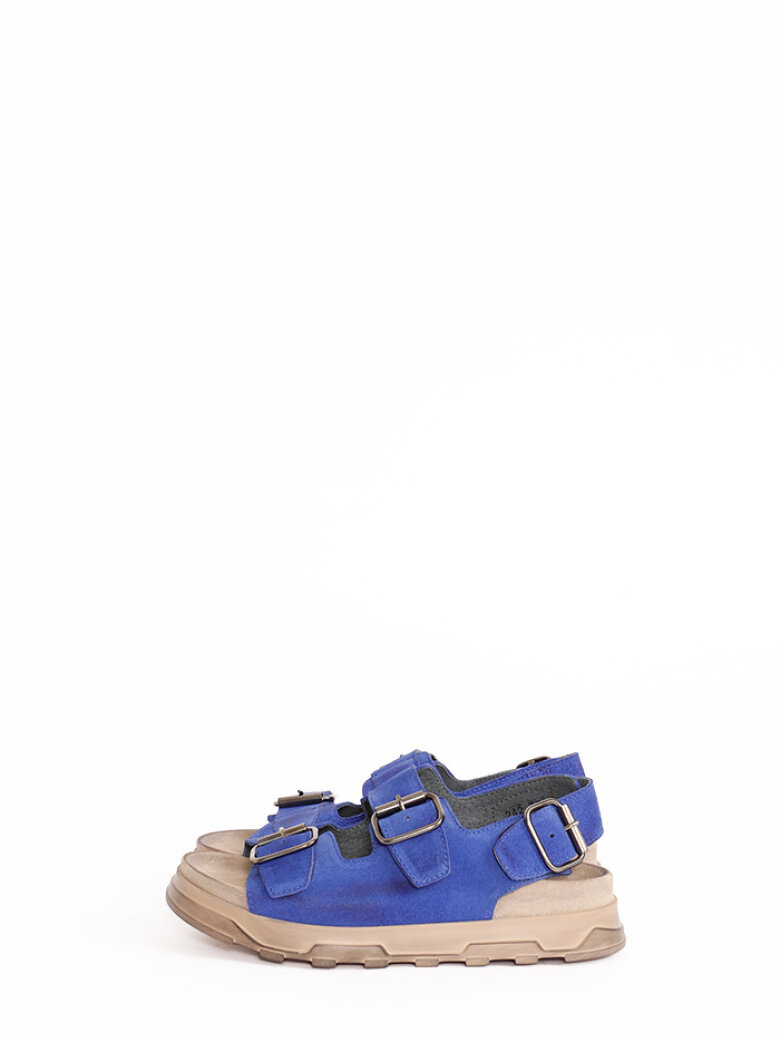 Lofina - Sandal in suede with a footbed sole and buckles