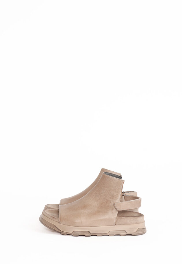 Lofina - Sandal med fodsengssål og justérbar rem