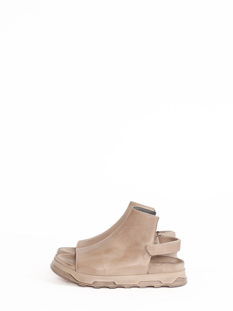 Lofina - Sandal med fodsengssål og justérbar rem