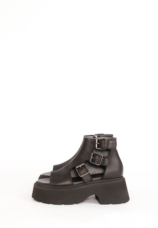 Lofina - Sandal with buckles, zipper and a heel