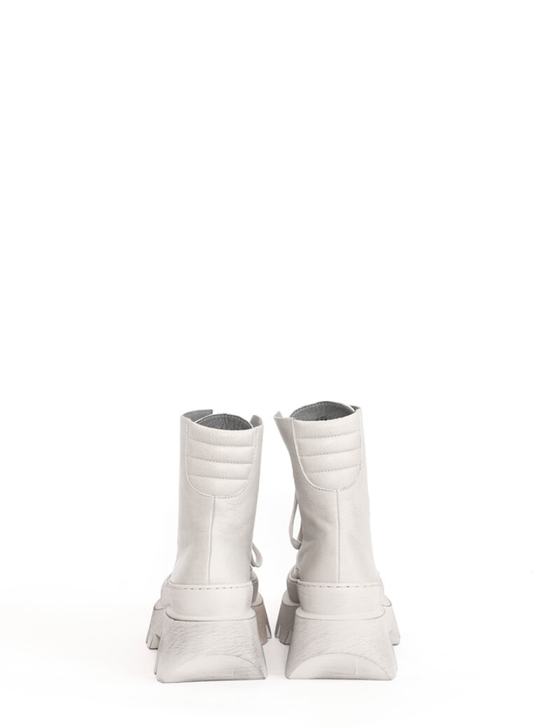 Lofina - Chunky bootie with laces