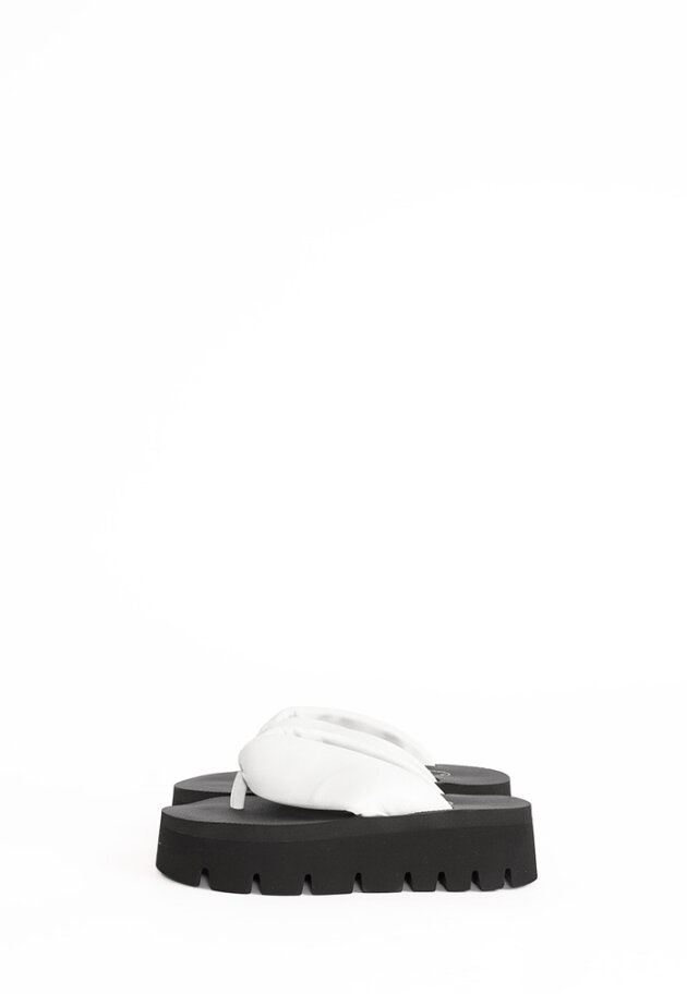 Lofina - Sandal with a toe strap