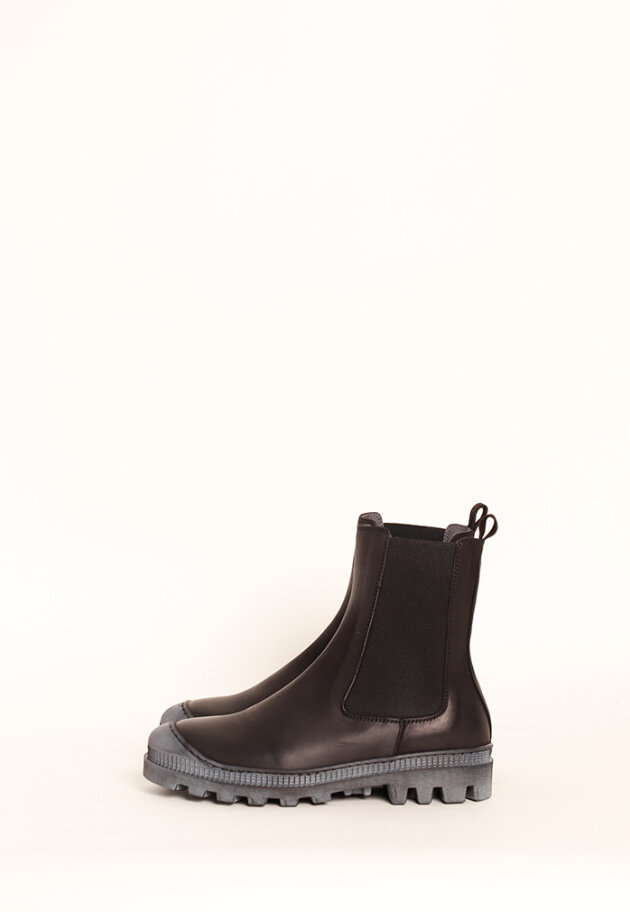 Lofina - Bootie with a strong rubber sole and elastics