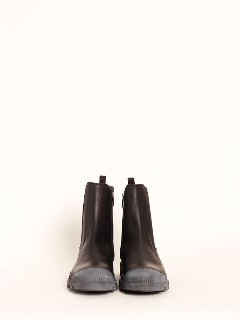 Lofina - Bootie with a strong rubber sole and elastics