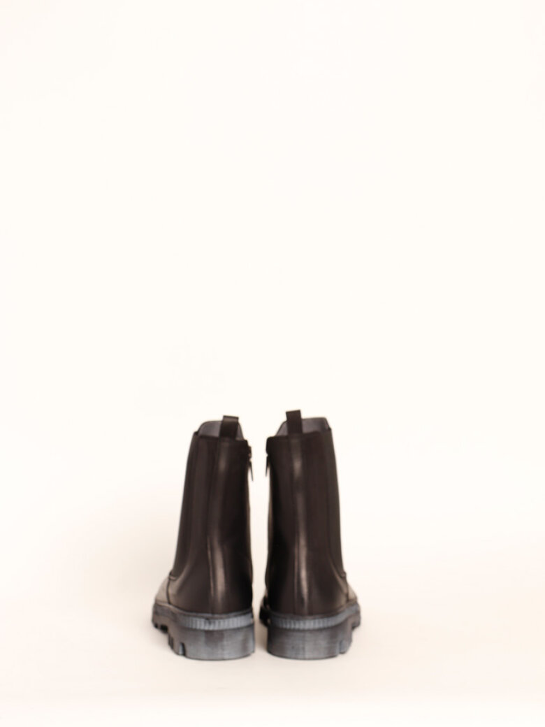 Lofina - Bootie with a strong rubber sole and elastics
