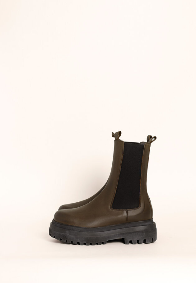 Lofina - Boot with a chunky sole and elastic