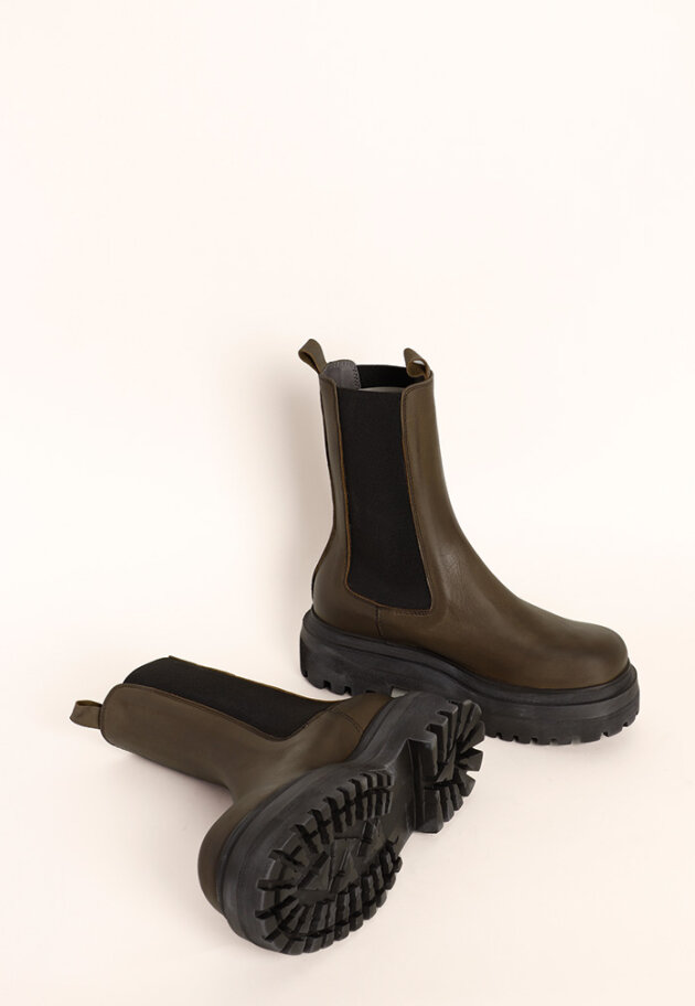 Lofina - Boot with a chunky sole and elastic