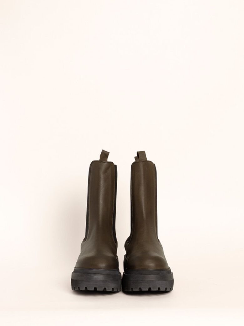Lofina - Boot with a chunky sole and elastic