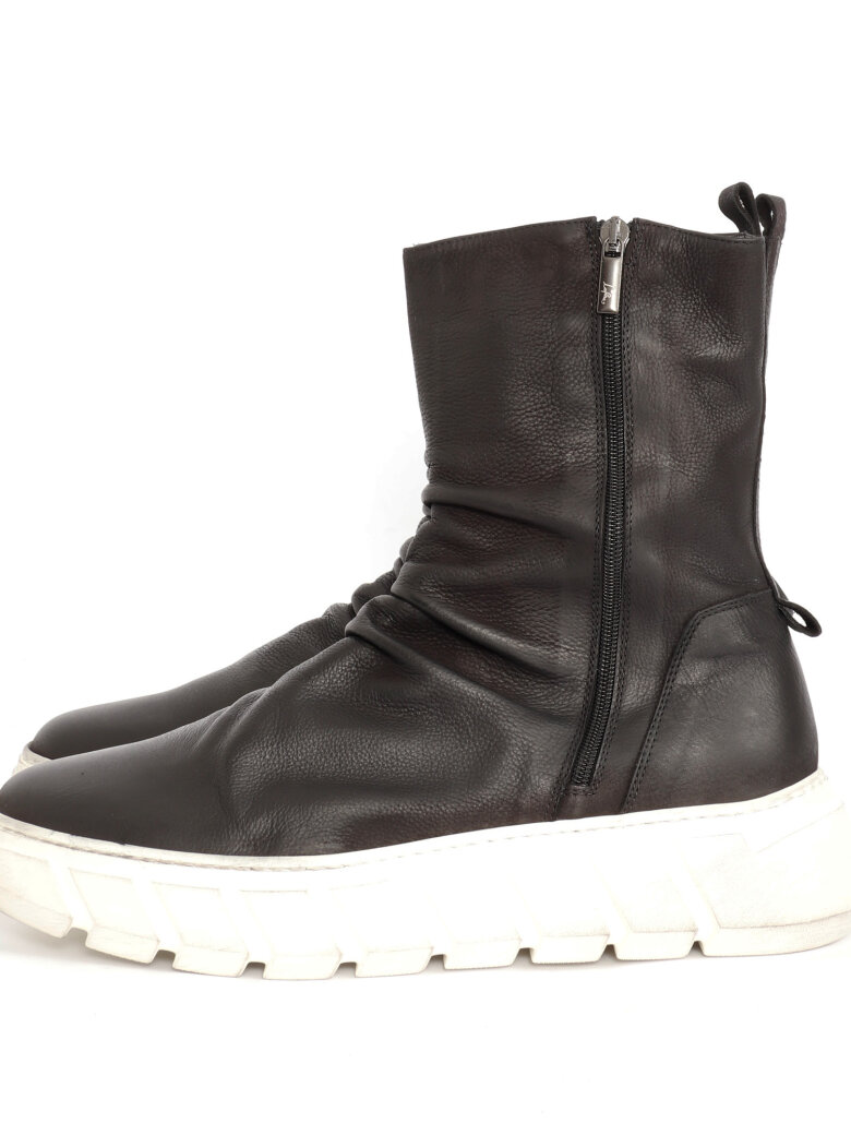 Lofina - Men's bootie with a white sole and zippers