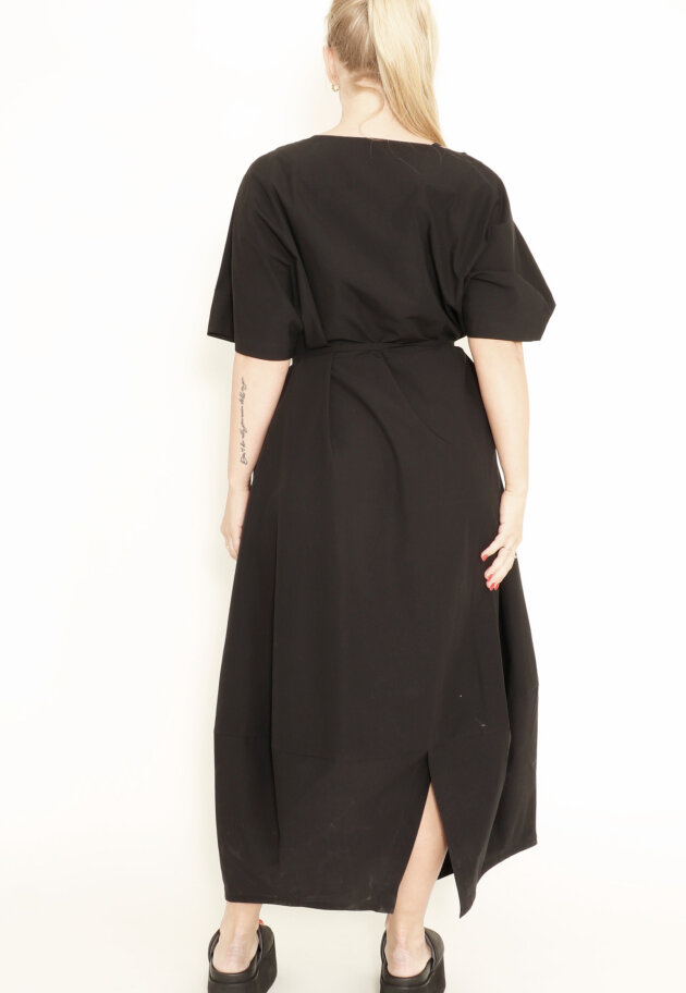 Xenia Design - XD dress with zipper, pockets, slits and waist tie