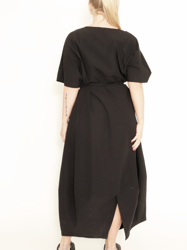 Xenia Design - XD dress with zipper, pockets, slits and waist tie