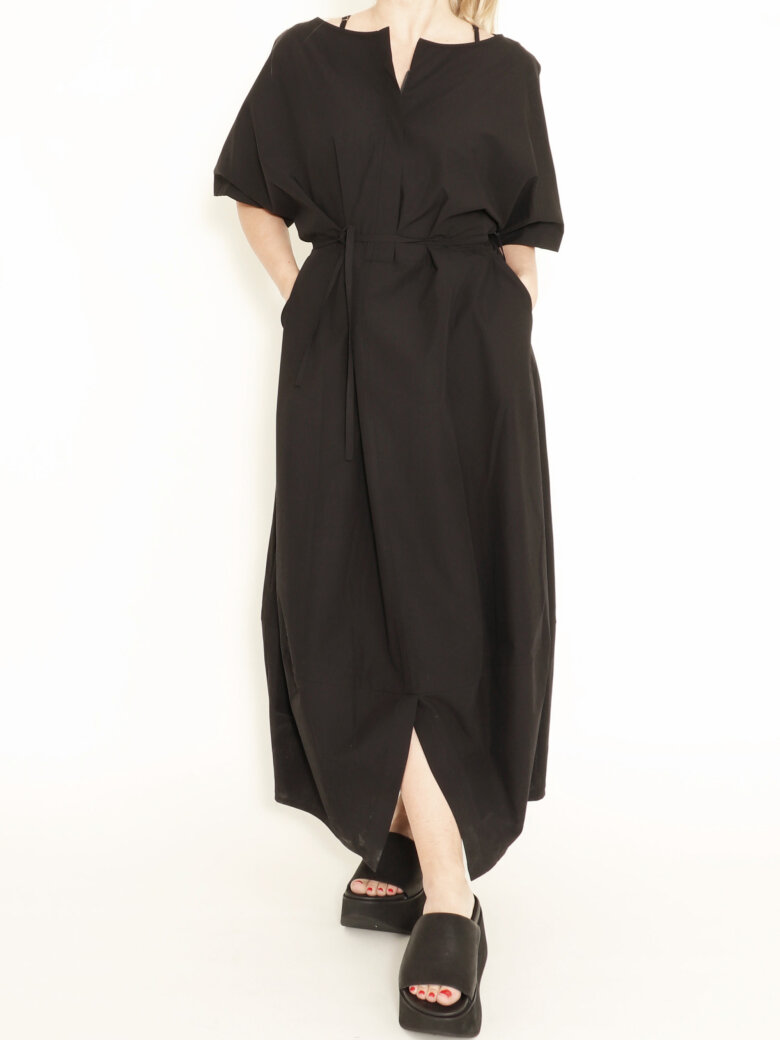 Xenia Design - XD dress with zipper, pockets, slits and waist tie