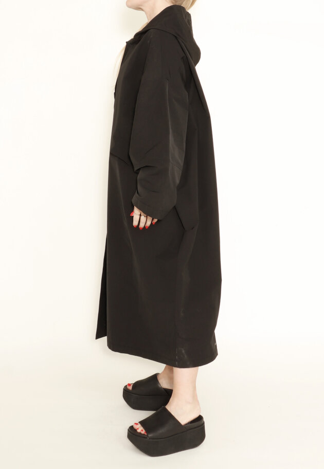 Xenia Design - XD trench with pockets, a hoodie and buttons
