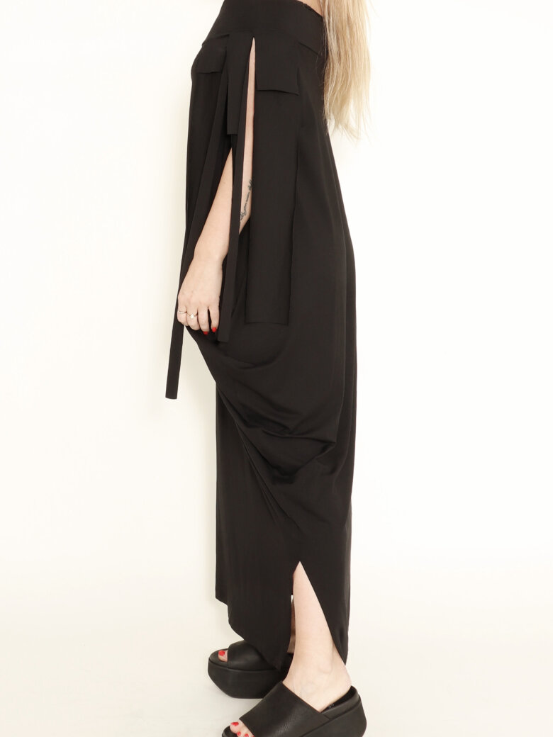 Xenia Design - Long, sleeveless XD dress in assymmetrical cut
