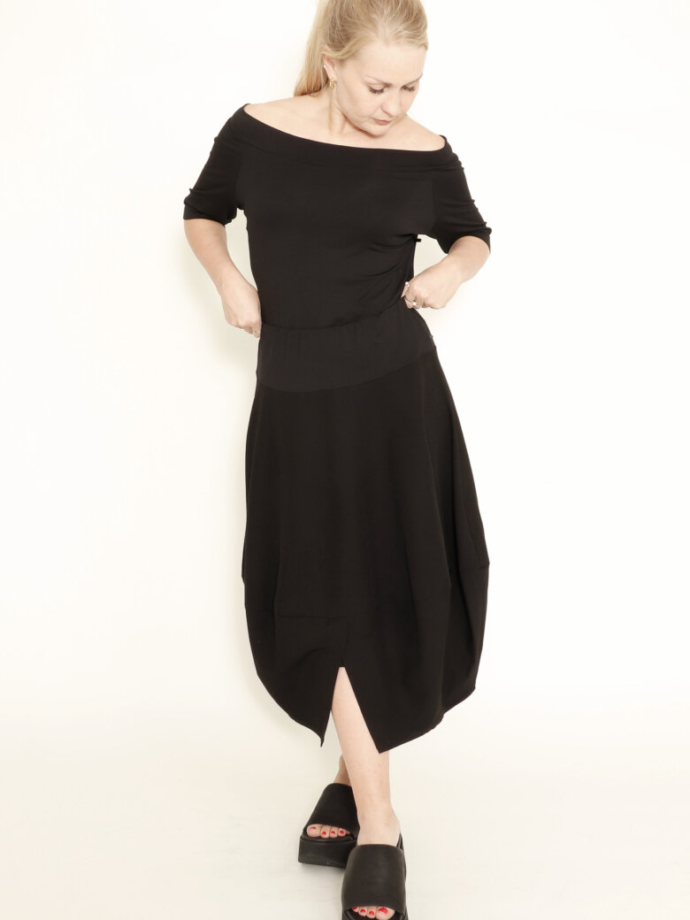 Xenia Design - XD dskirt with wide elastic waist band and a slit
