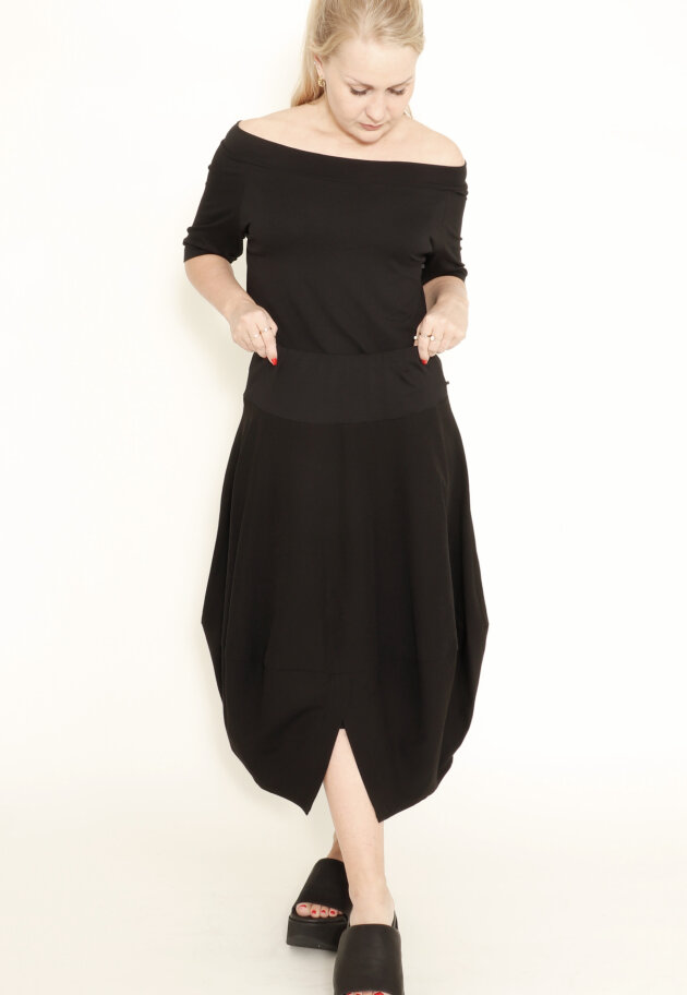 Xenia Design - XD dskirt with wide elastic waist band and a slit