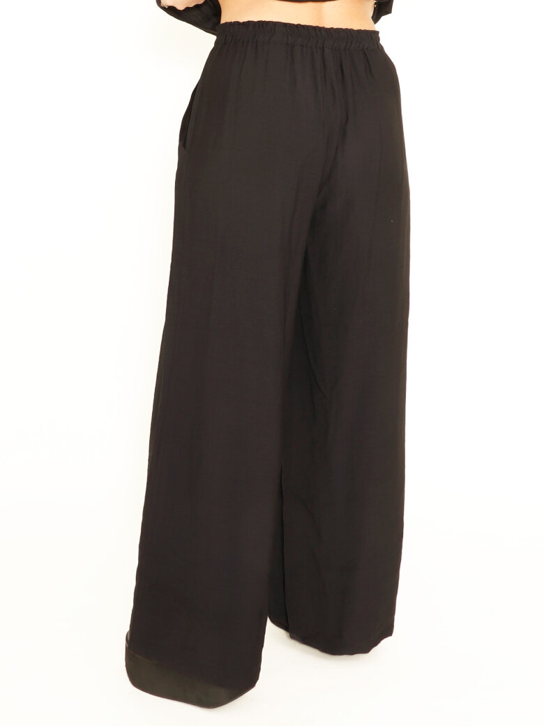 Xenia Design - Pants with wide legs and a wrinkled elastic waist band