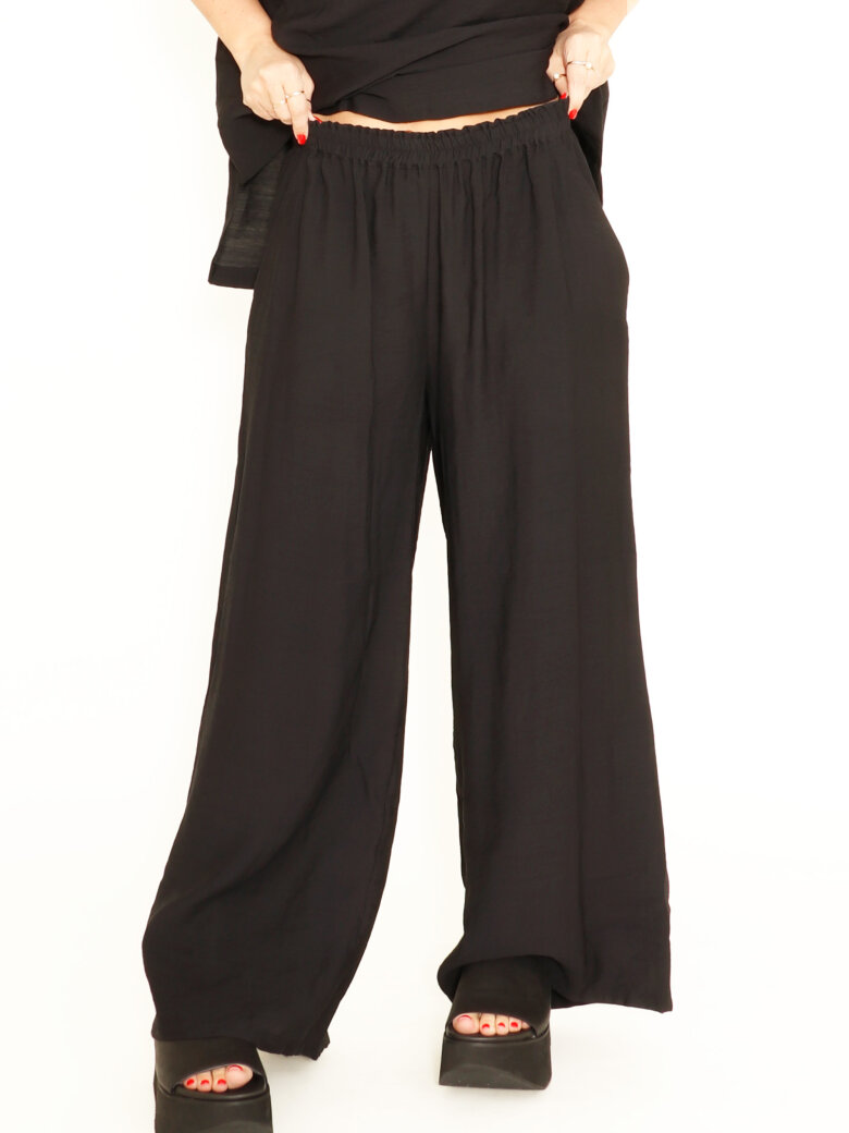 Xenia Design - Pants with wide legs and a wrinkled elastic waist band